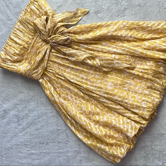 BCBGMaxAzria Dresses & Skirts - BCBGMaxAzria Silk Strapless Bubble Hem Waist Sash Tie Cocktail Dress Yellow Sz 2